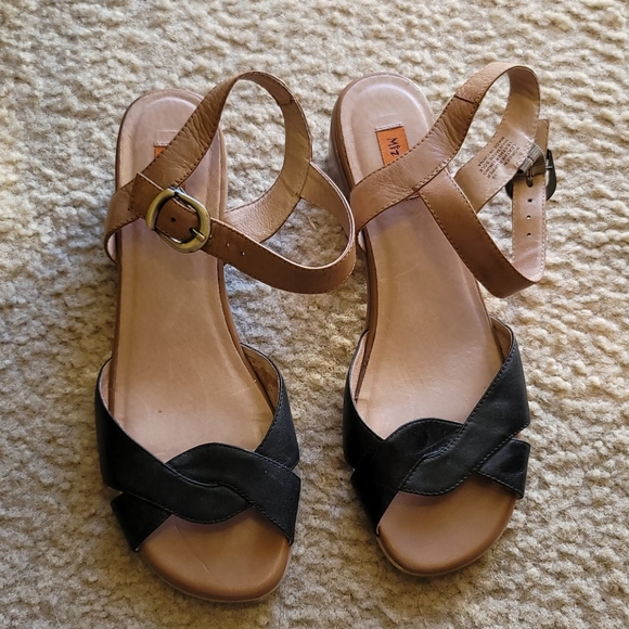 Miz mooz sandals size 10 - Picture 2 of 8